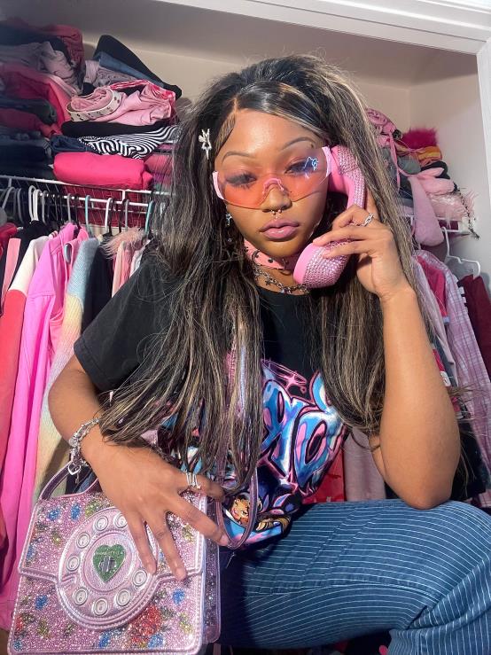 rosa kitsch me dê uma bolsa de telefone de anel H6X06208 Betsey Johnson mulheres acessórios