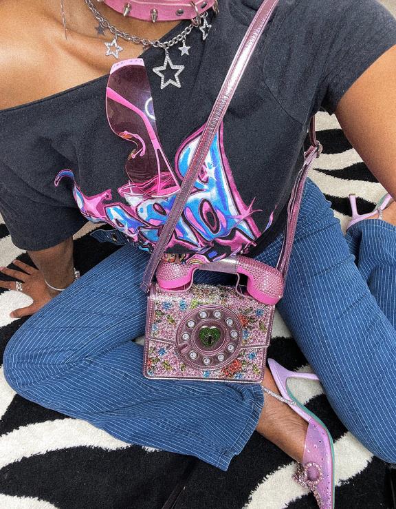 rosa kitsch me dê uma bolsa de telefone de anel H6X06208 Betsey Johnson mulheres acessórios