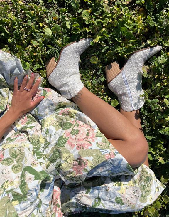 marfim divã H6X0637 Betsey Johnson mulheres sapato