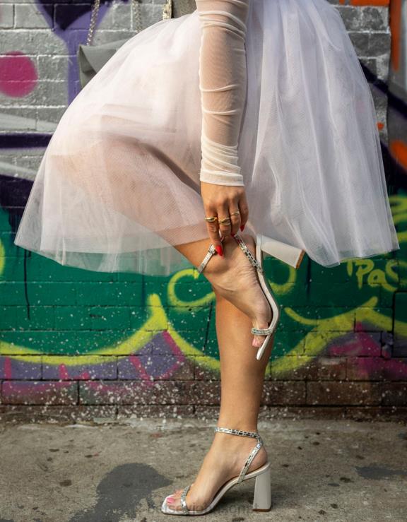 marfim Scott H6X06147 Betsey Johnson mulheres sapato